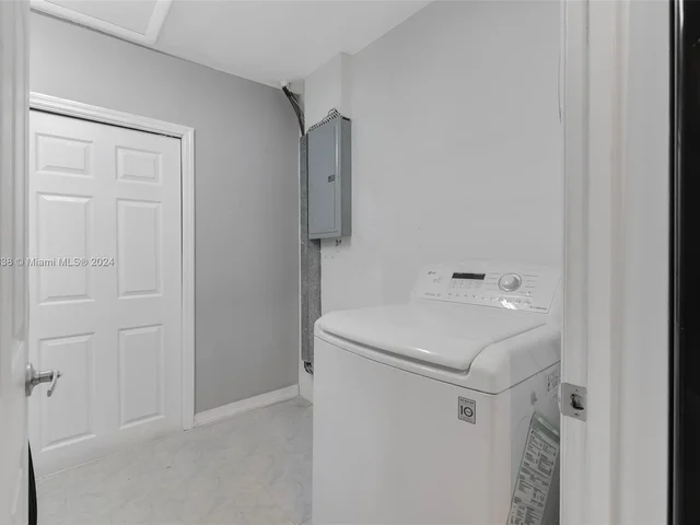 8741 NW 17th Ct, Pembroke Pines FL 33024