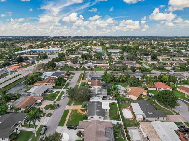 8741 NW 17th Ct, Pembroke Pines FL 33024