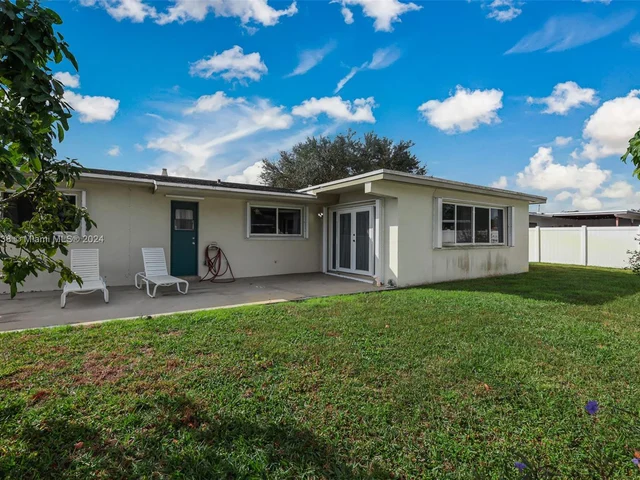 8741 NW 17th Ct, Pembroke Pines FL 33024