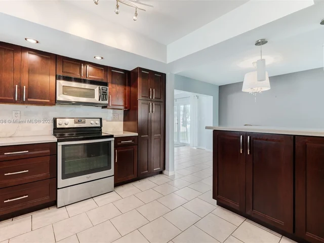 8741 NW 17th Ct, Pembroke Pines FL 33024