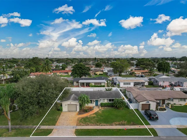 8741 NW 17th Ct, Pembroke Pines FL 33024