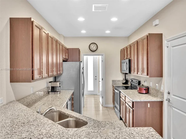 3976 Poinciana Ln # 3976, Hollywood FL 33021