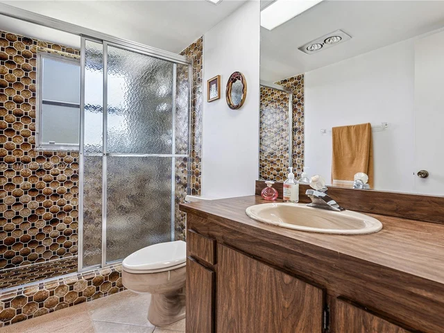 3800 Oaks Clubhouse Dr # 307, Pompano Beach FL 33069