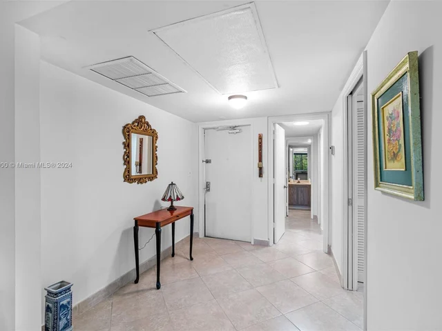 3800 Oaks Clubhouse Dr # 307, Pompano Beach FL 33069