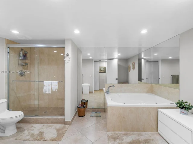 3800 Oaks Clubhouse Dr # 307, Pompano Beach FL 33069