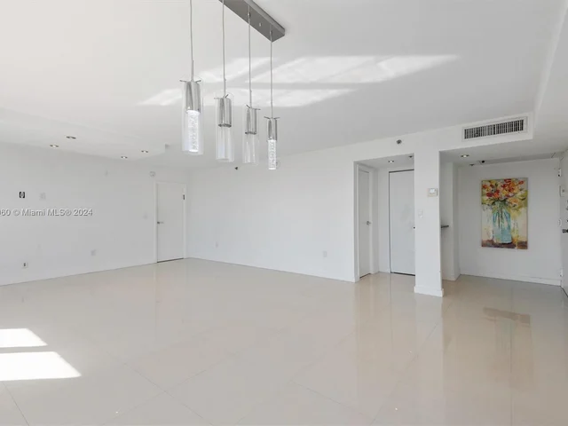 4101 Pine Tree Dr # 615, Miami Beach FL 33140