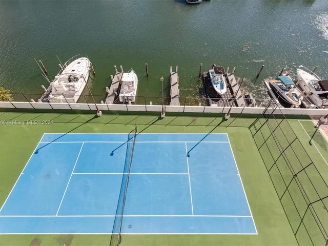 4101 Pine Tree Dr # 615, Miami Beach FL 33140