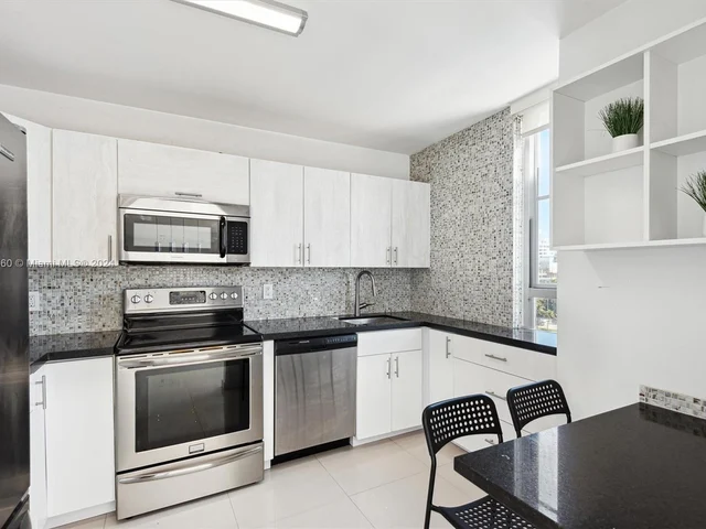 4101 Pine Tree Dr # 615, Miami Beach FL 33140