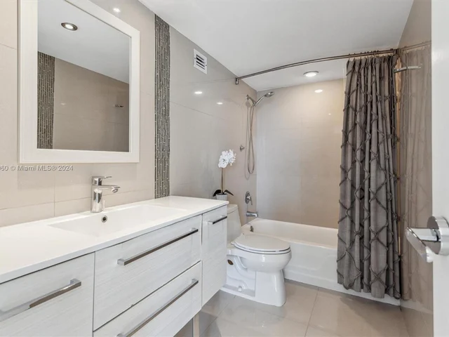 4101 Pine Tree Dr # 615, Miami Beach FL 33140