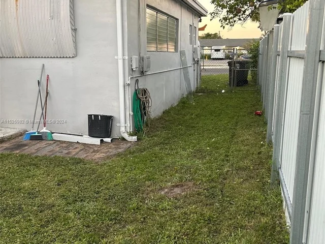 1260 NE 135th St, North Miami FL 33161