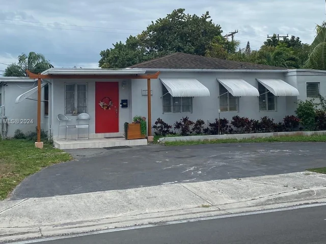 1260 NE 135th St, North Miami FL 33161