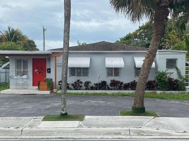 1260 NE 135th St, North Miami FL 33161