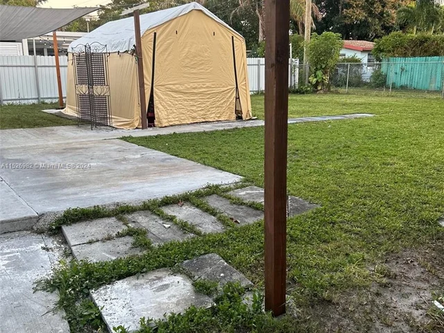 1260 NE 135th St, North Miami FL 33161