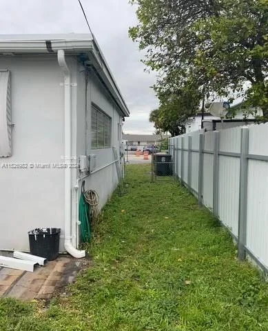 1260 NE 135th St, North Miami FL 33161