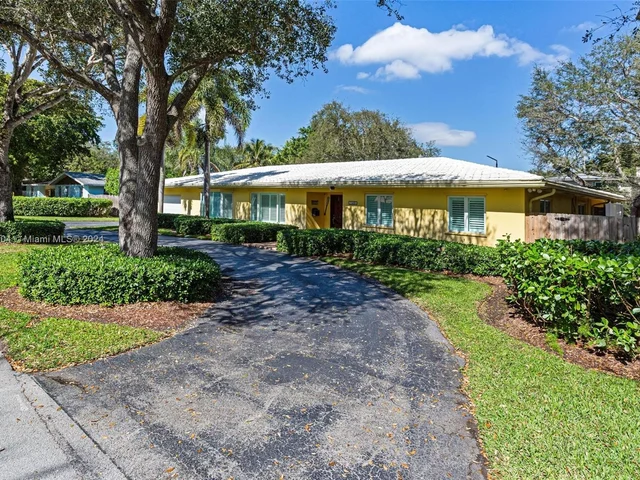 7435 SW 164th St, Palmetto Bay FL 33157