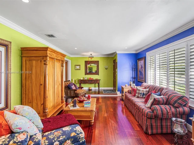 7435 SW 164th St, Palmetto Bay FL 33157