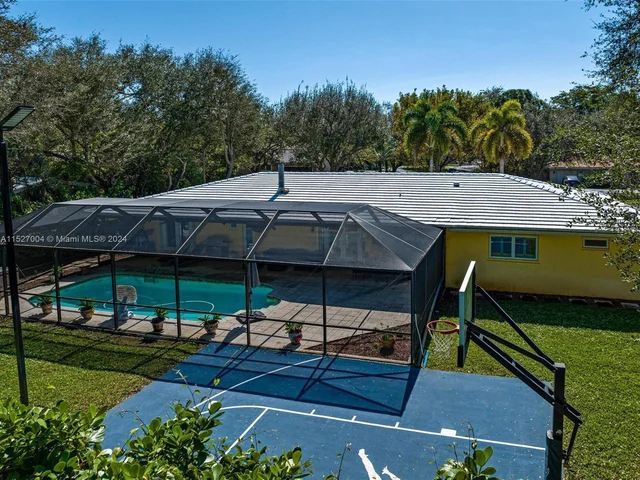 7435 SW 164th St, Palmetto Bay FL 33157
