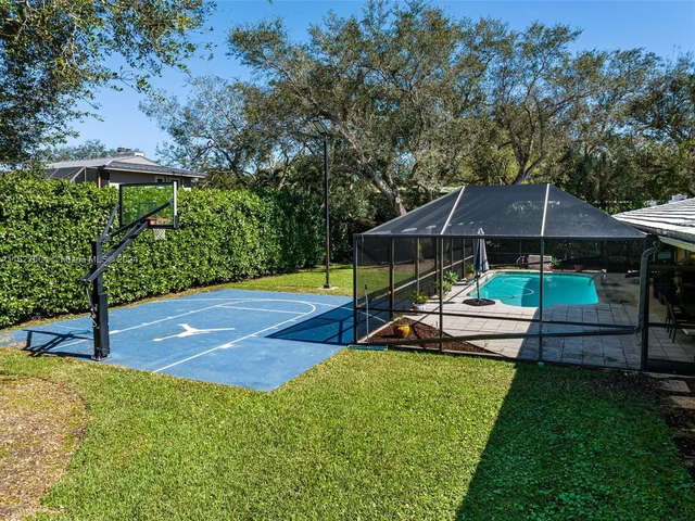 7435 SW 164th St, Palmetto Bay FL 33157