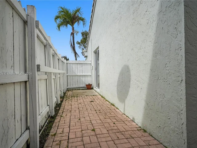 6401 SW 115th Ave, Miami FL 33173