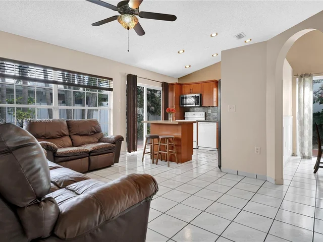 6401 SW 115th Ave, Miami FL 33173