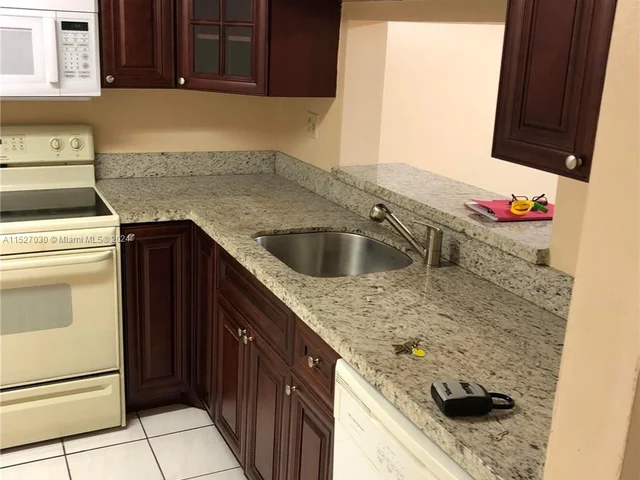 10975 SW 107th St # 202, Miami FL 33176
