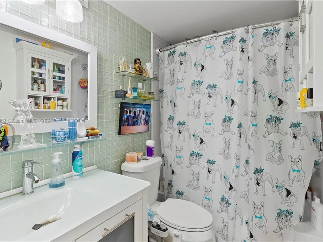 1455 N Treasure Dr # P, North Bay Village FL 33141