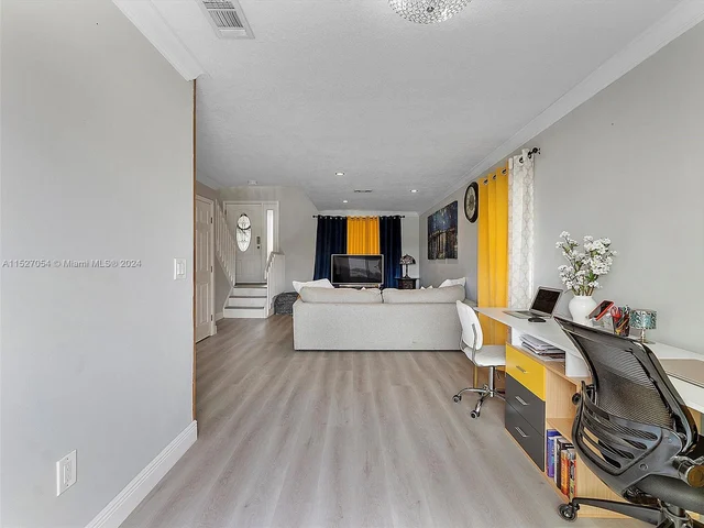 11732 SW 1st St, Coral Springs FL 33071