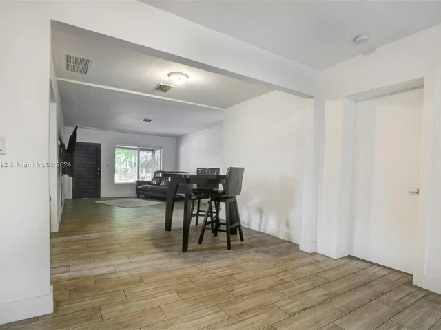 3360 SW 29th St, Miami FL 33133