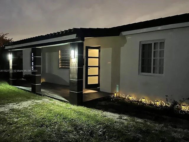 6765 SW 17th St, Miami FL 33155