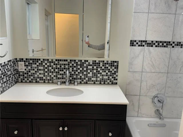 13190 SW 75th Ave, Pinecrest FL 33156