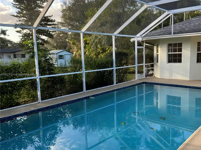 13190 SW 75th Ave, Pinecrest FL 33156