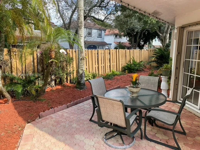 9801 NW 5th Ct, Plantation FL 33324