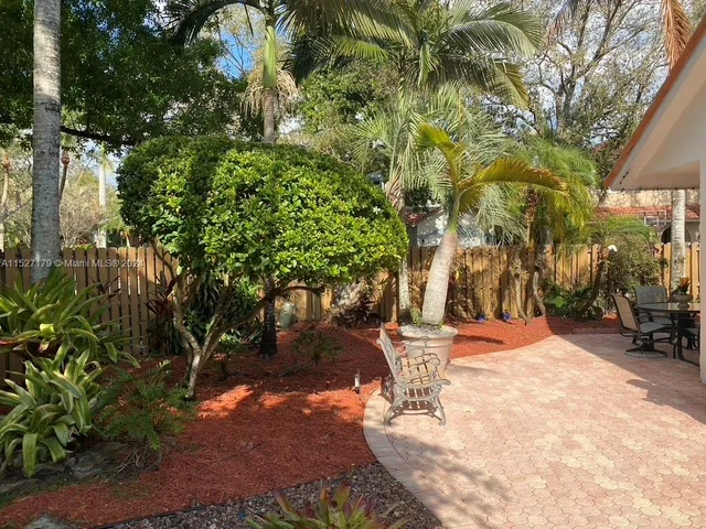 9801 NW 5th Ct, Plantation FL 33324