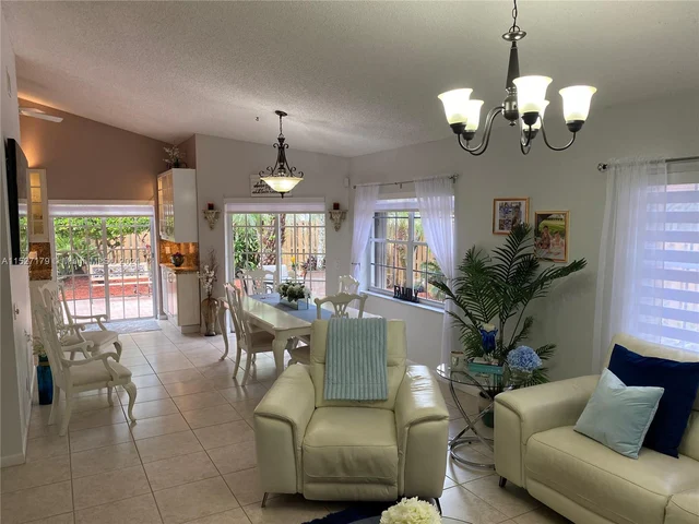 9801 NW 5th Ct, Plantation FL 33324