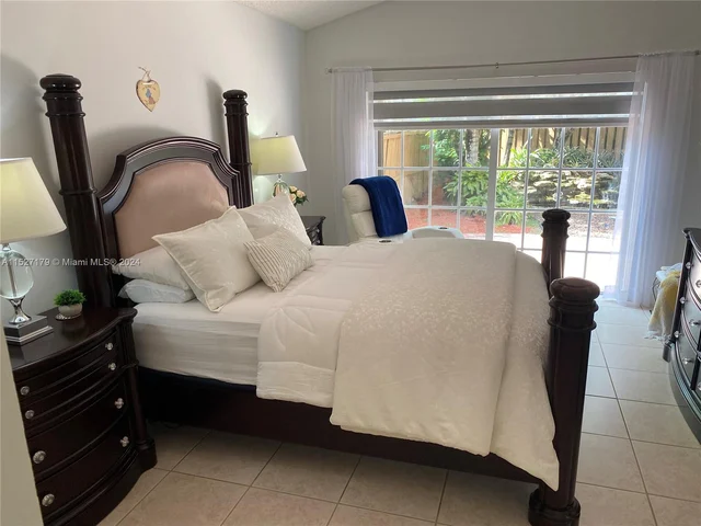 9801 NW 5th Ct, Plantation FL 33324