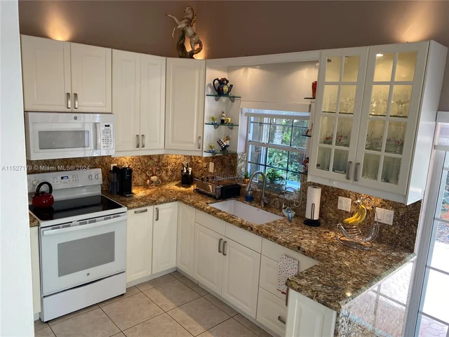 9801 NW 5th Ct, Plantation FL 33324