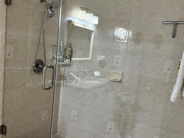 9801 NW 5th Ct, Plantation FL 33324