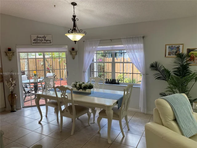 9801 NW 5th Ct, Plantation FL 33324