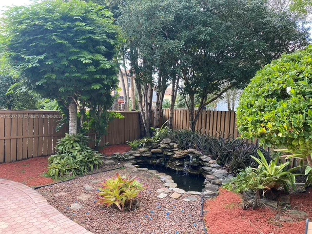 9801 NW 5th Ct, Plantation FL 33324