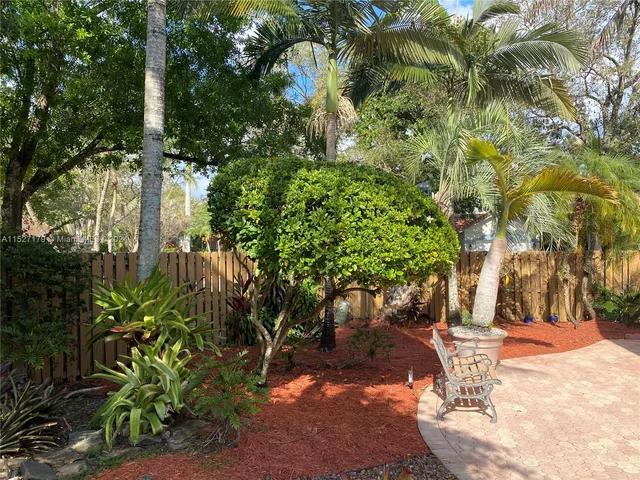 9801 NW 5th Ct, Plantation FL 33324