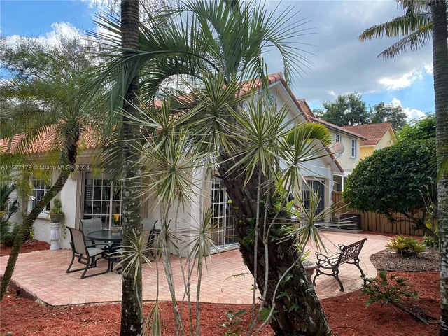 9801 NW 5th Ct, Plantation FL 33324