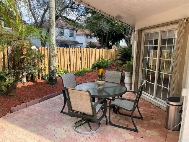 9801 NW 5th Ct, Plantation FL 33324