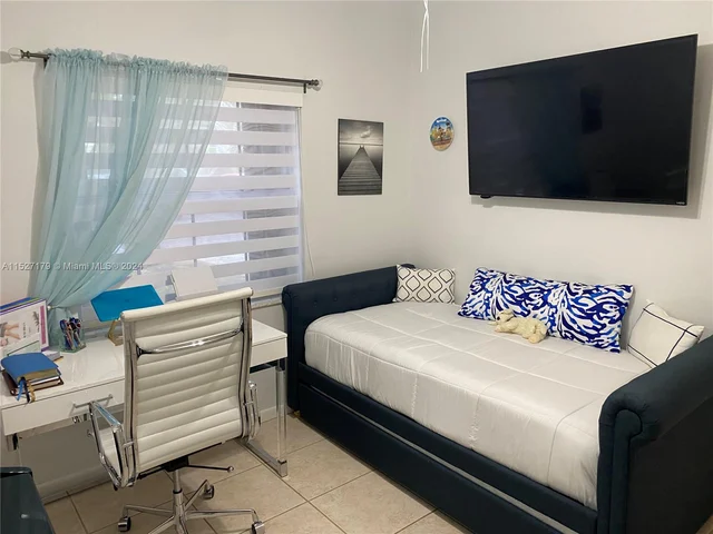 9801 NW 5th Ct, Plantation FL 33324