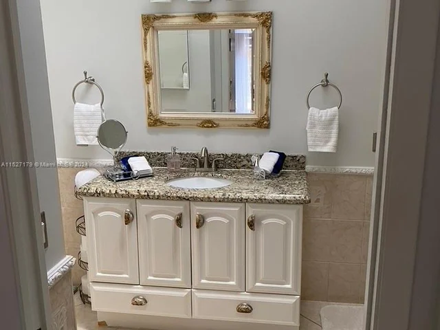 9801 NW 5th Ct, Plantation FL 33324