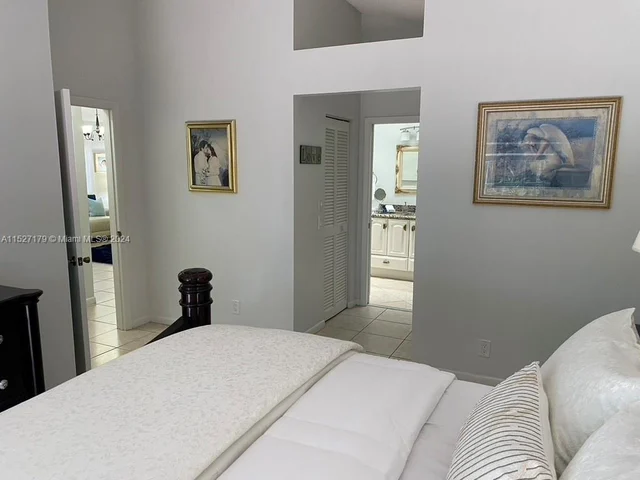 9801 NW 5th Ct, Plantation FL 33324