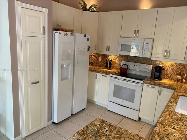 9801 NW 5th Ct, Plantation FL 33324