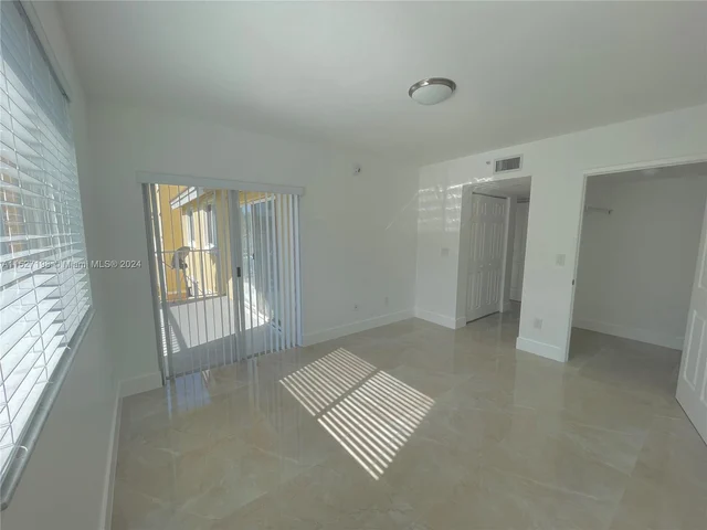 2640 S University Dr # 201, Davie FL 33328