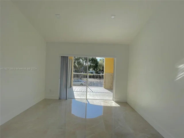 2640 S University Dr # 201, Davie FL 33328