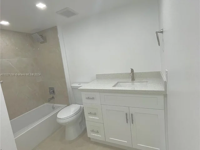 2640 S University Dr # 201, Davie FL 33328