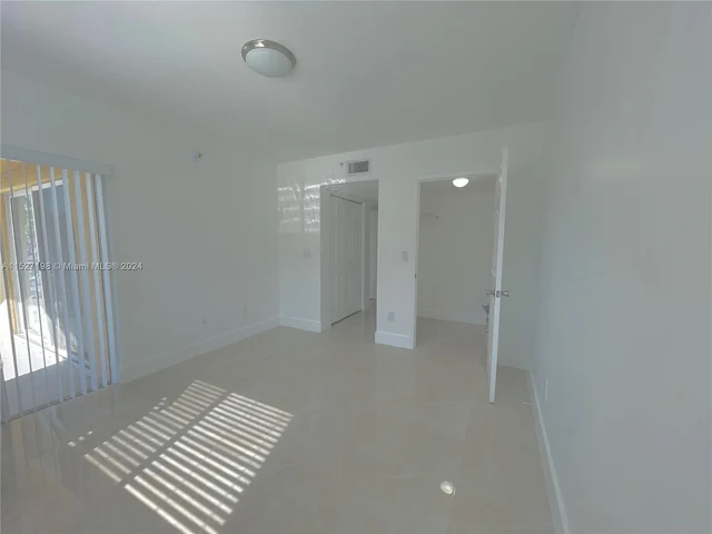 2640 S University Dr # 201, Davie FL 33328